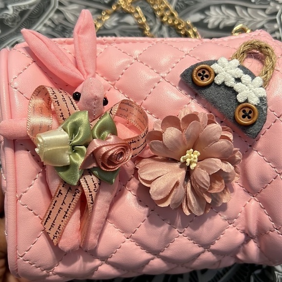 FAUX leather quilted crossbody bag. Pink. NWOT. Gold hardware and zip closure. - Picture 2 of 3